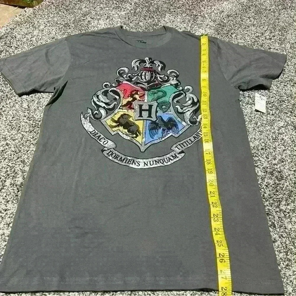 Harry Potter Universal Studios Hogwarts Crest Men's T Shirt Size S Gray - Picture 5 of 7